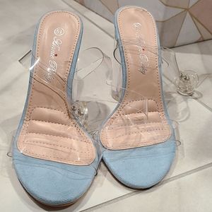 NWOB! Clear chunky heels